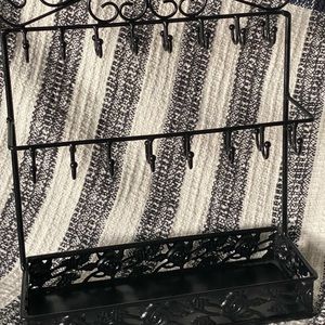 Black Metal Jewelry Stand